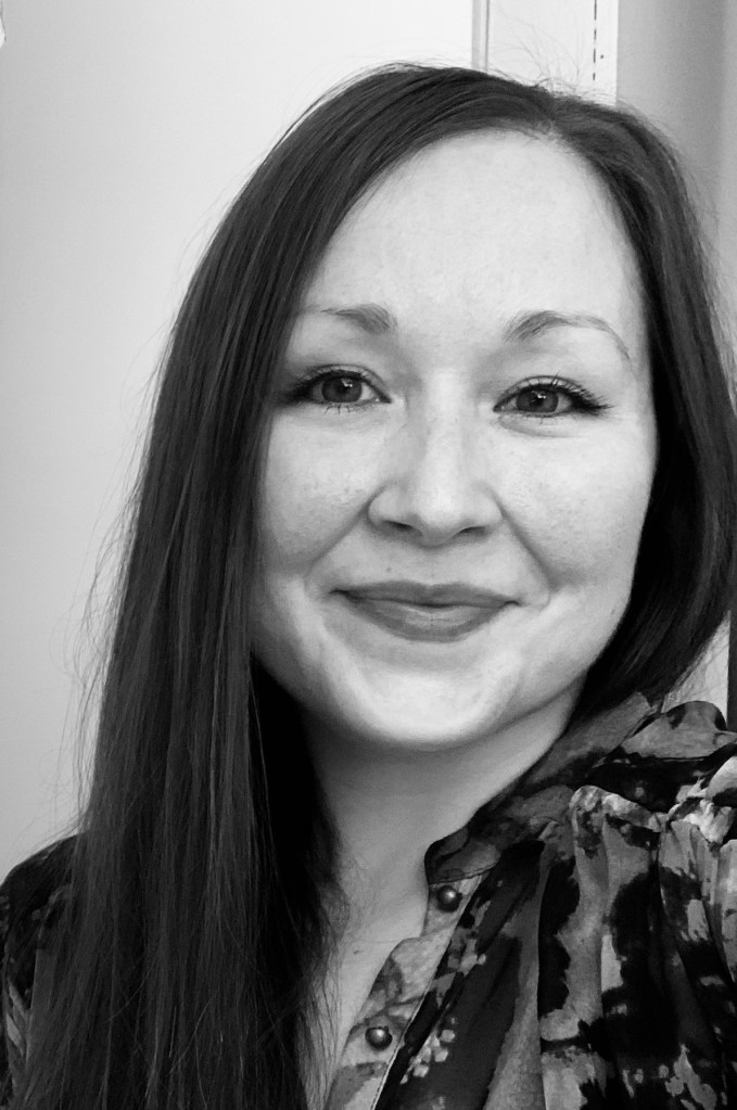 This image has an empty alt attribute; its file name is 02_amanda-c.-sweet_window-display_bw-headshot_2021-e1624043916610.jpg